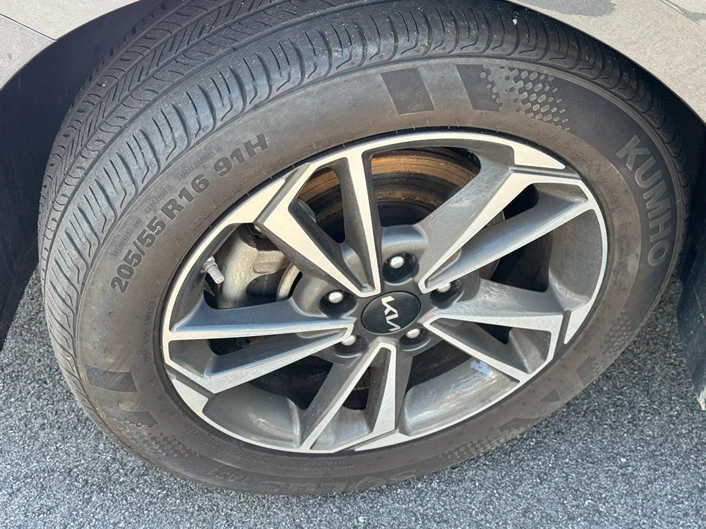 Used 2024 Kia Forte LXS FWD image 29