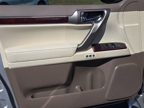 Used 2018 Lexus GX 460 image 13