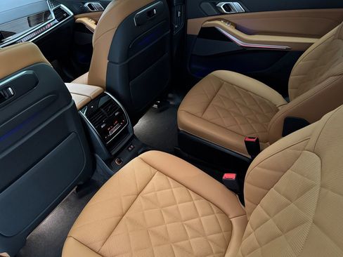 Used 2026 BMW X7 xDrive40i w/ Premium Package image 21