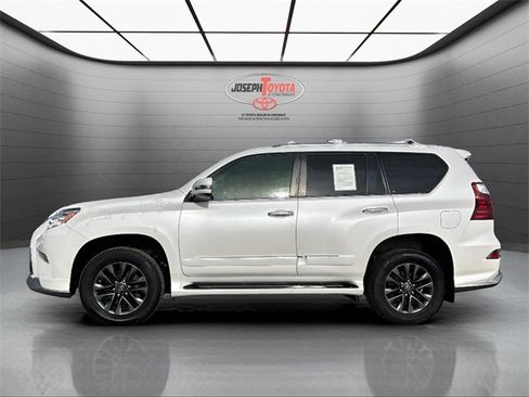 Used 2017 Lexus GX 460 Premium image 2