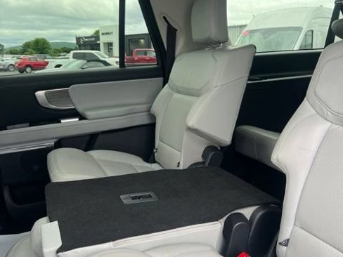 Used 2025 Ford Expedition Max Platinum AWD/4WD image 21