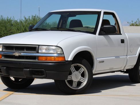 Used 1998 Chevrolet S10 Pickup 2WD Regular Cab image 3