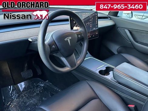 Used 2022 Tesla Model Y Long Range image 12