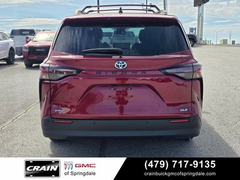 Used 2025 Toyota Sienna XLE w/ XLE Plus Package FWD image 6