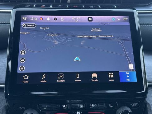 Used 2024 Jeep Grand Cherokee L Overland w/ Luxury Tech Group IV image 5