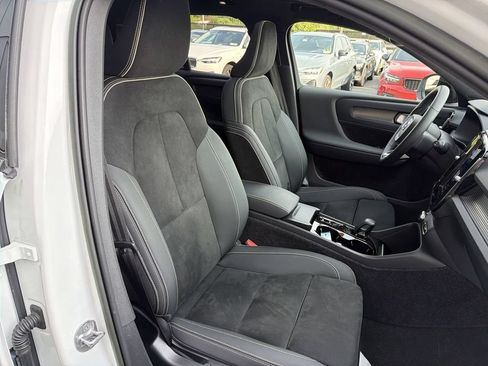 Certified 2023 Volvo XC40 B5 Plus w/ Protection Package Premier AWD/4WD image 25