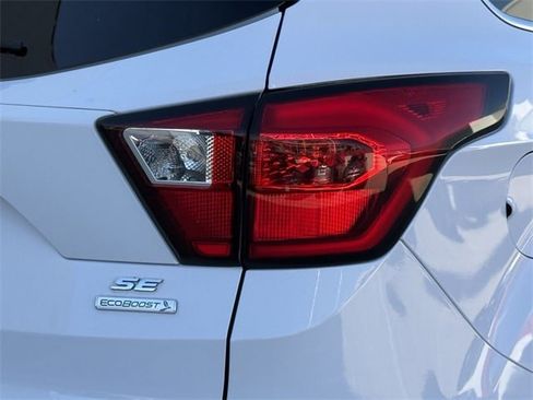 Used 2019 Ford Escape SE image 7