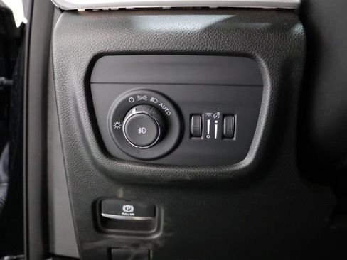 Used 2024 Jeep Grand Cherokee Limited w/ Black Appearance Package AWD/4WD image 19