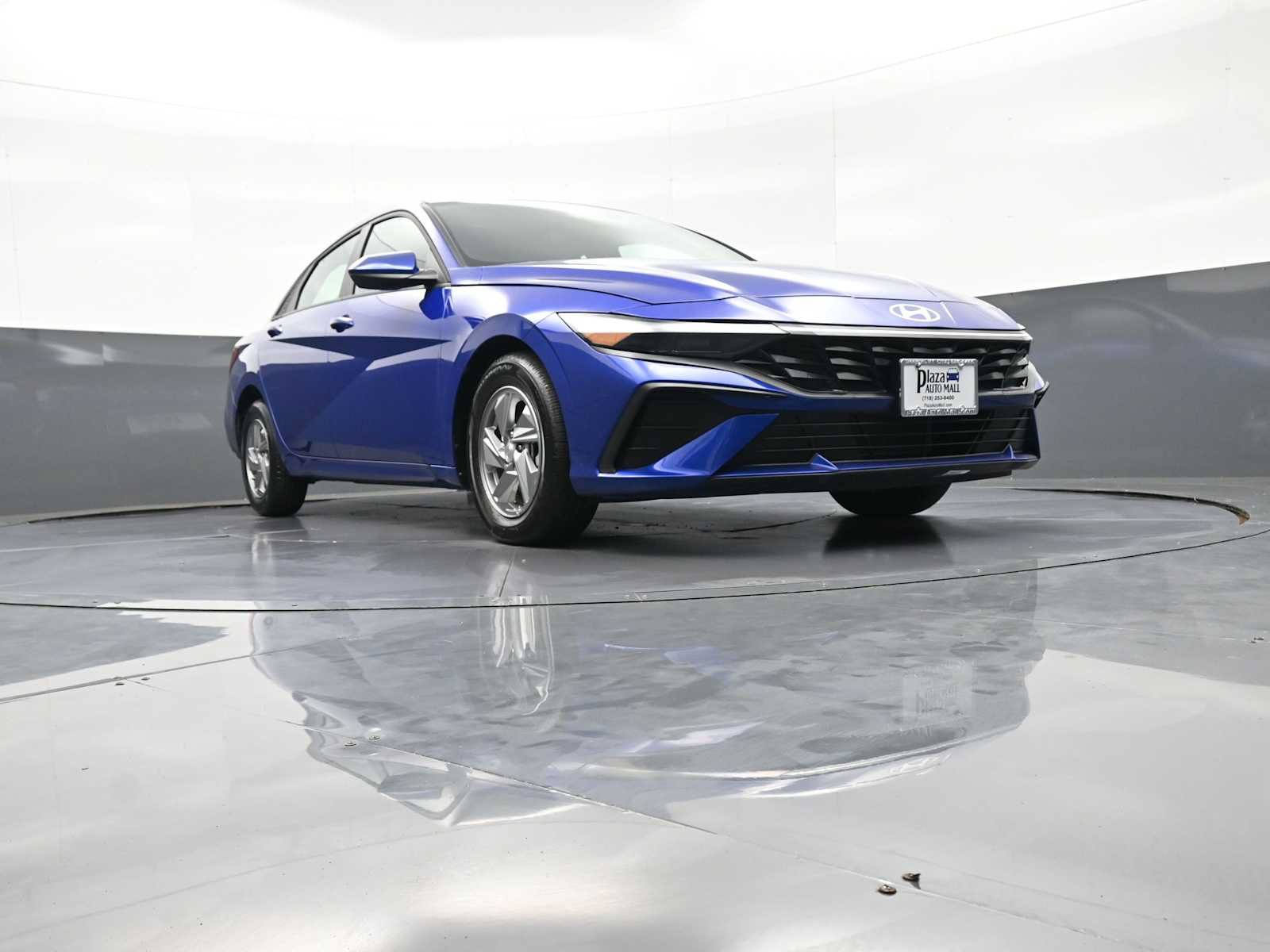 Certified 2025 Hyundai Elantra SE w/ Cargo Package FWD image 26