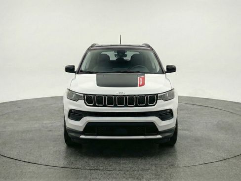 Used 2025 Jeep Compass Trailhawk image 2