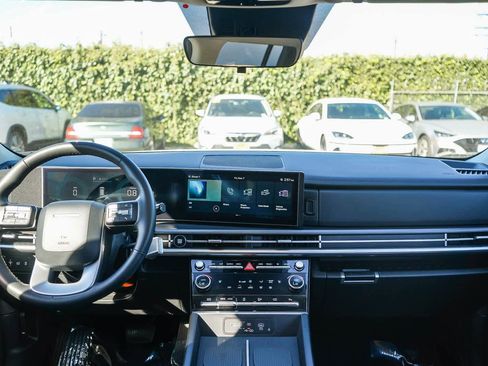 Used 2025 Hyundai Santa Fe SEL image 12