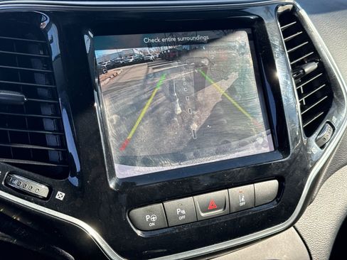 Used 2021 Jeep Cherokee Limited image 28