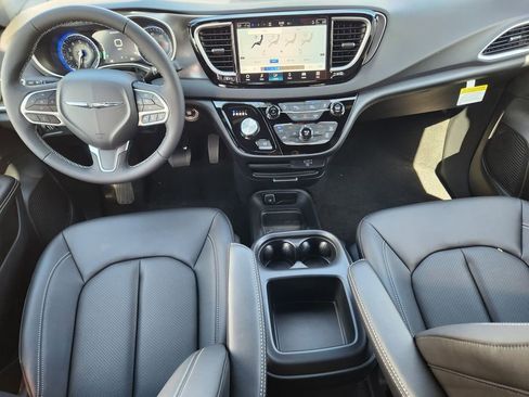 New 2026 Chrysler Voyager LX FWD image 24