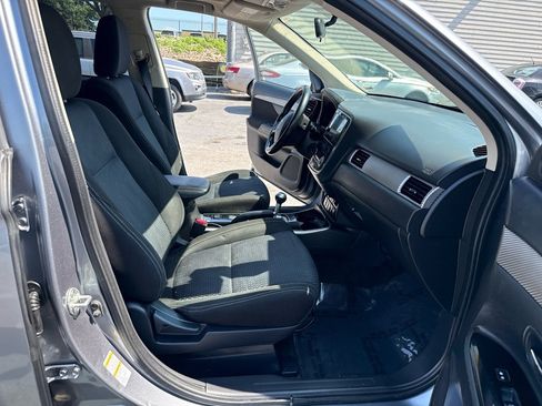 Used 2017 Mitsubishi Outlander SE FWD image 14