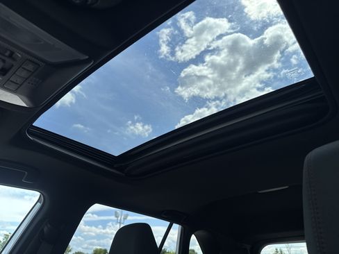 Used 2022 Toyota RAV4 SE w/ Weather & Moonroof Package AWD/4WD image 29