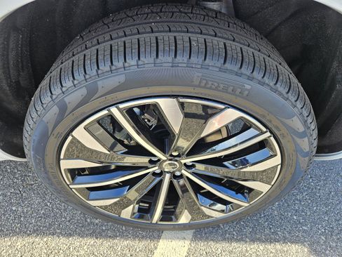 New 2026 Volvo XC90 B6 Plus w/ Protection Package Premier image 11