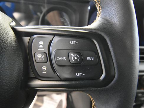 Used 2024 Jeep Wrangler Unlimited w/ Convenience Group AWD/4WD image 30