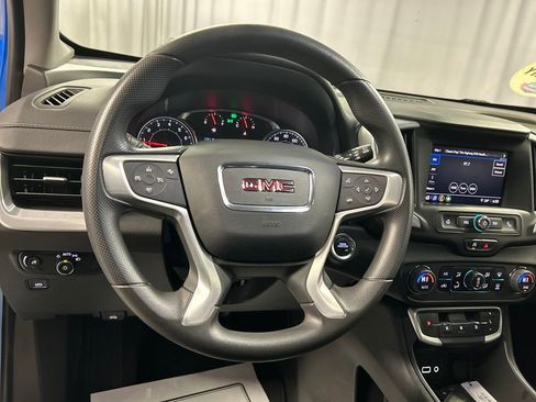Used 2024 GMC Terrain SLE w/ Driver Convenience Package image 15