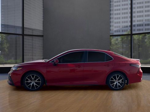 Used 2023 Toyota Camry SE image 2