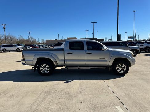 Used 2005 Toyota Tacoma PreRunner image 4