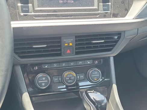 Used 2024 Volkswagen Jetta SE FWD image 29