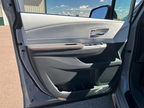 Used 2023 Toyota Sienna XSE AWD/4WD image 11