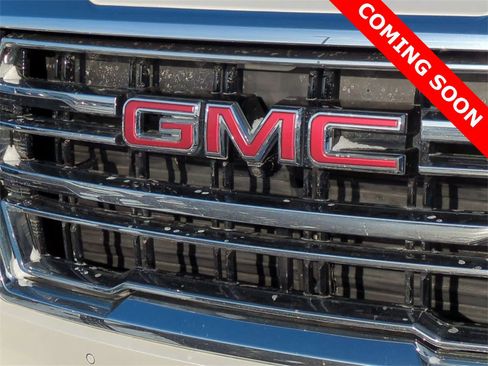 Used 2024 GMC Yukon SLT w/ SLT Luxury Package image 11