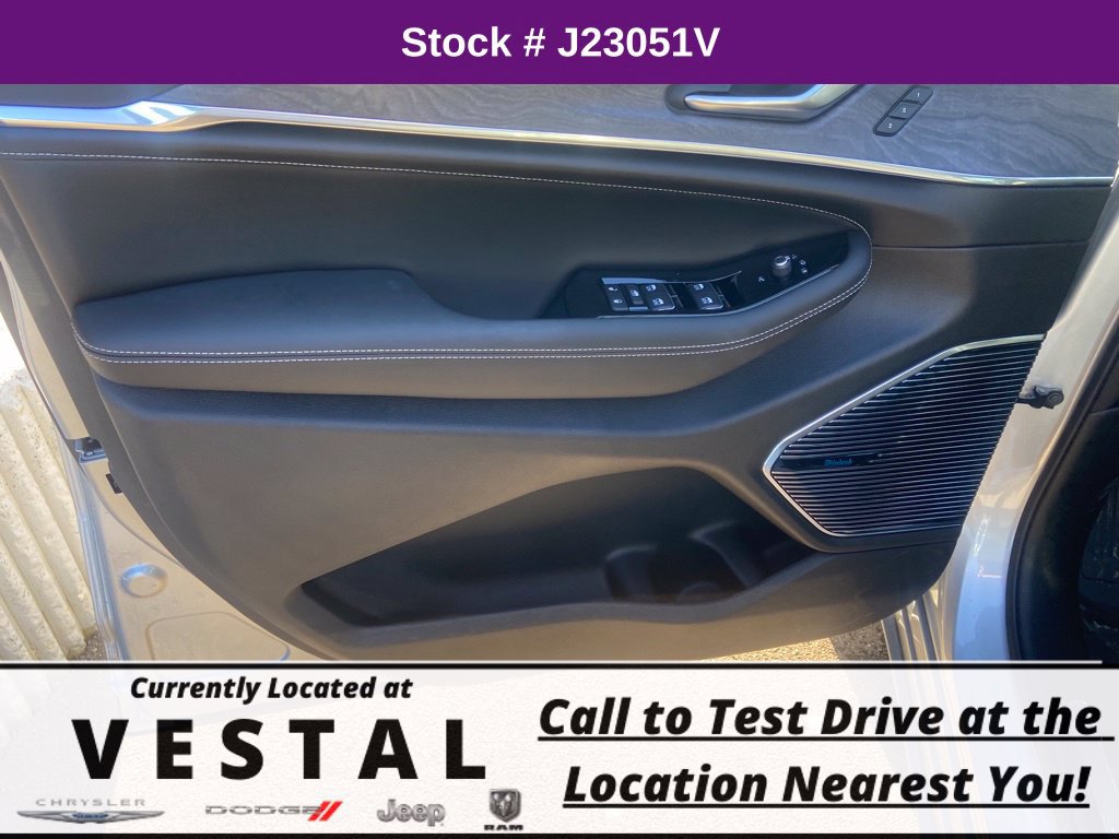New 2023 Jeep Grand Cherokee Overland AWD/4WD image 37