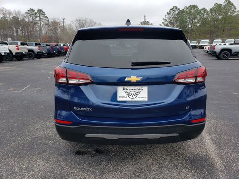 Used 2022 Chevrolet Equinox LT w/ Driver Convenience Package image 8