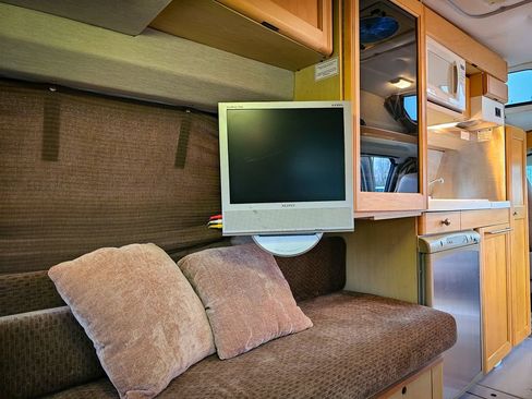 Used 2006 Chevrolet Express 3500 Extended w/ Power and Light Package image 36