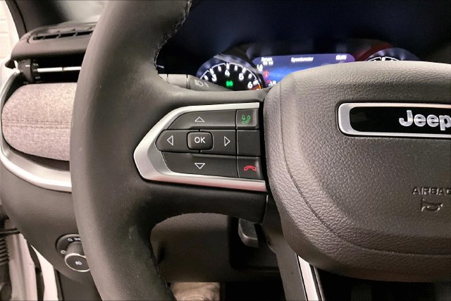 Used 2023 Jeep Compass Latitude w/ Sun and Sound Group AWD/4WD image 27