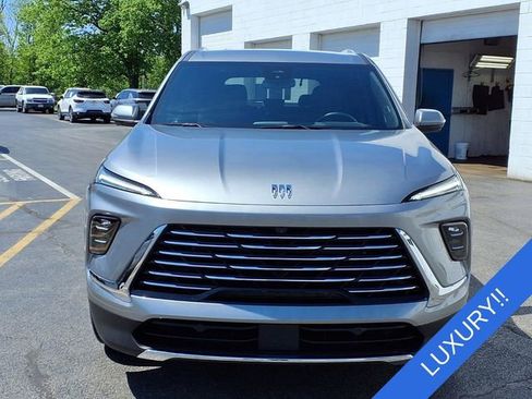 Used 2025 Buick Enclave Preferred image 22