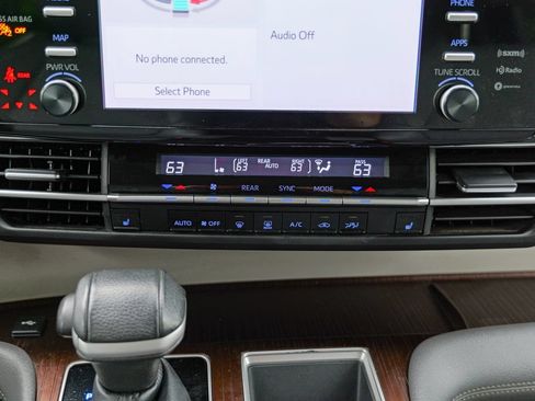 Used 2023 Toyota Sienna XLE FWD image 49