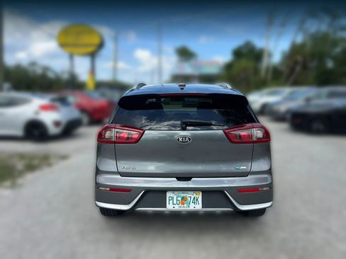 Used 2017 Kia Niro EX FWD image 4