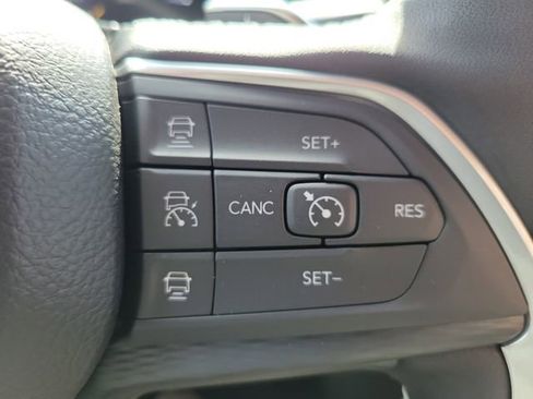 New 2025 Jeep Grand Cherokee Altitude image 17