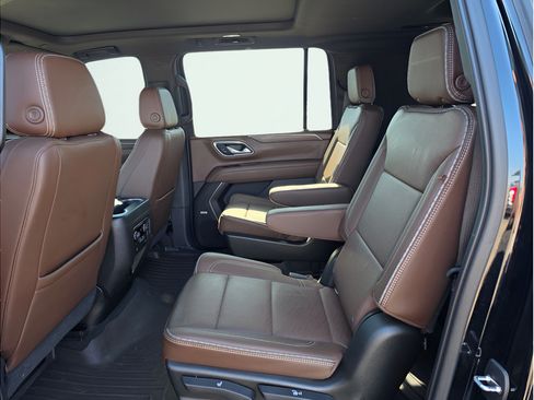 Used 2021 Chevrolet Suburban High Country AWD/4WD image 14