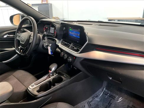 Used 2024 Chevrolet Trax RS image 14