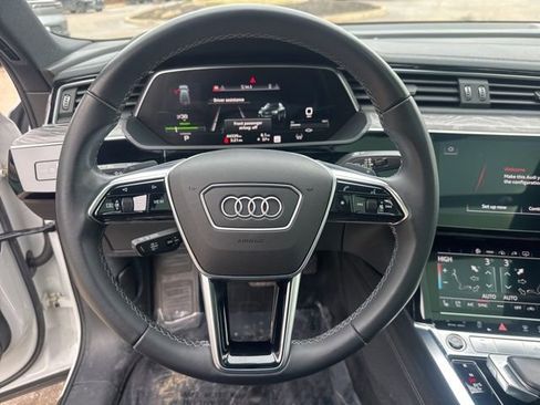 Used 2023 Audi e-tron Premium Plus w/ Premium Plus Package image 17