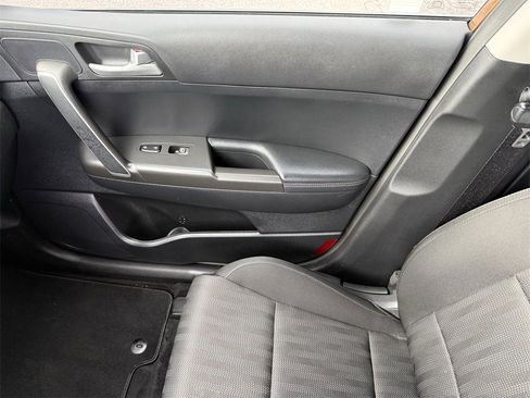 Used 2019 Kia Sportage LX image 28