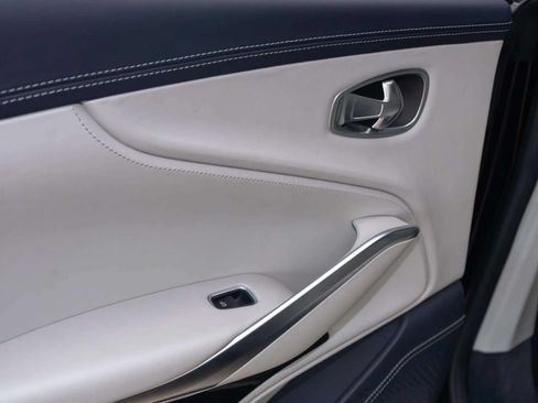 Used 2023 Aston Martin DBX AWD/4WD image 38