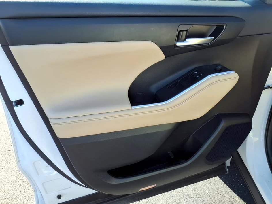 Used 2023 Toyota Highlander XLE FWD image 19