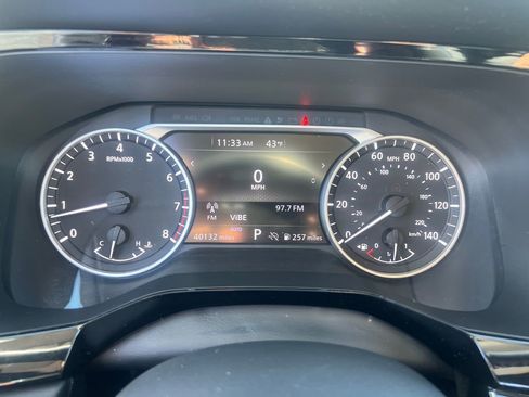 Used 2022 Nissan Pathfinder SV image 16