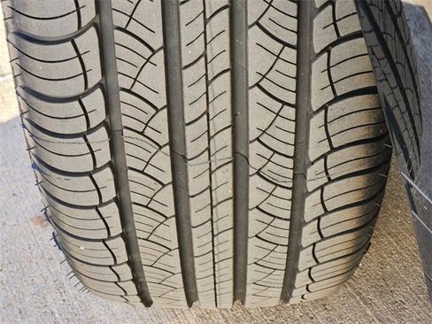 New 2025 Land Rover Range Rover Velar Dynamic SE image 11