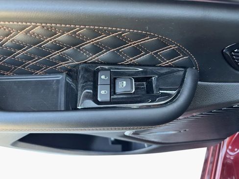 Used 2022 Jeep Grand Cherokee Summit w/ Luxury Tech Group V image 24