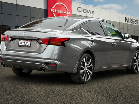 Used 2022 Nissan Altima 2.5 SR image 3