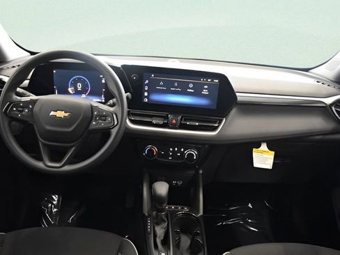 Used 2025 Chevrolet TrailBlazer LT w/ Driver Confidence Package AWD/4WD image 5