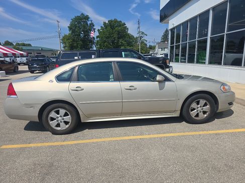 Used 2009 Chevrolet Impala LT FWD image 3