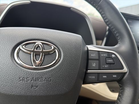 Used 2022 Toyota Highlander XLE FWD image 29