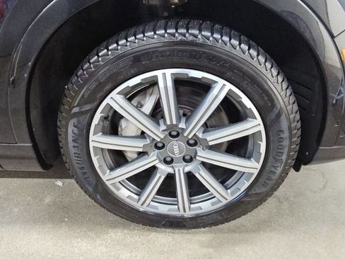 Used 2018 Audi Q7 3.0T Prestige AWD/4WD image 9