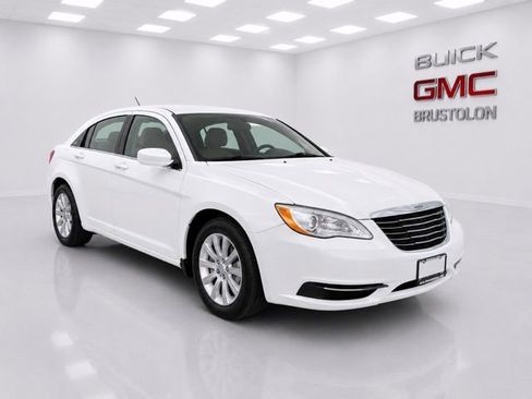 Used 2012 Chrysler 200 Touring FWD image 9